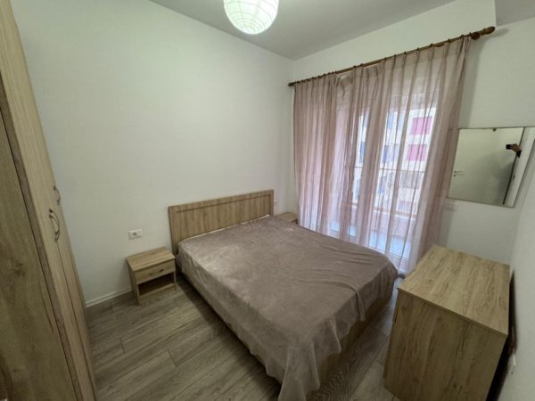Tirane, jepet me qera apartament 1+1 Kati 4, 400 € 