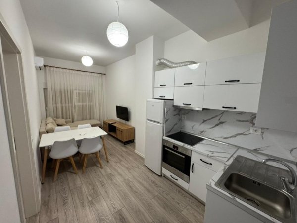 Tirane, jepet me qera apartament 1+1 Kati 4, 400 € 