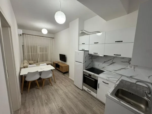 Tirane, jepet me qera apartament 1+1 Kati 4, 400 € 
