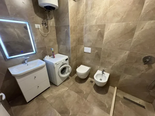 Tirane, jepet me qera apartament 1+1 Kati 4, 400 € 