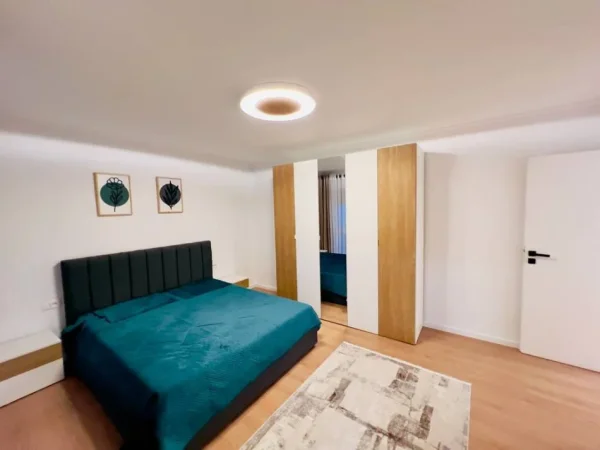 Tirane, jepet me qera apartament 2+1 Kati 5, 120 m² 1.180 € (Bllok)