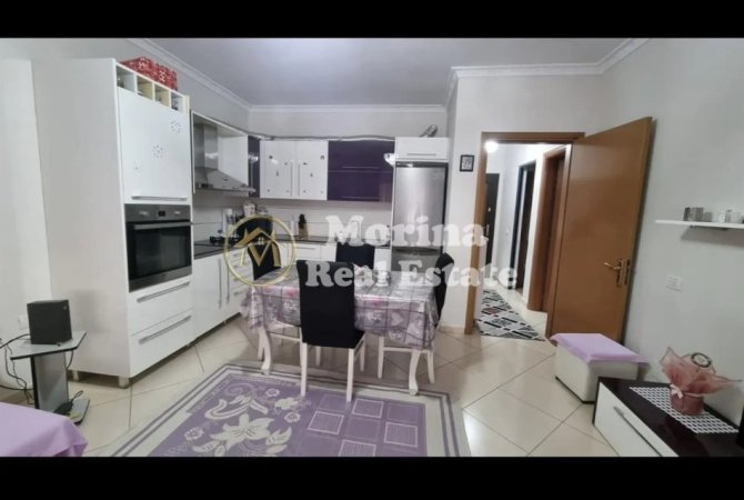 Tirane, jepet me qera apartament 2+1 Kati 4, 70 m² 450 € (Yzberisht)