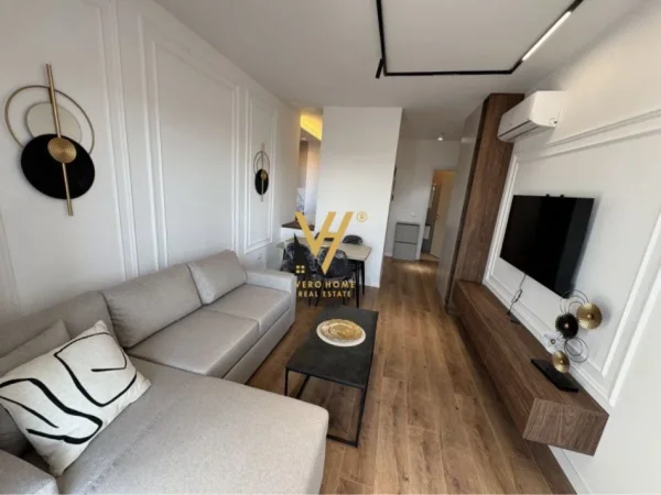 Tirane, jepet me qera apartament 1+1+Ballkon Kati 9, 75 m² 800 € (KOMUNA E PARISIT)