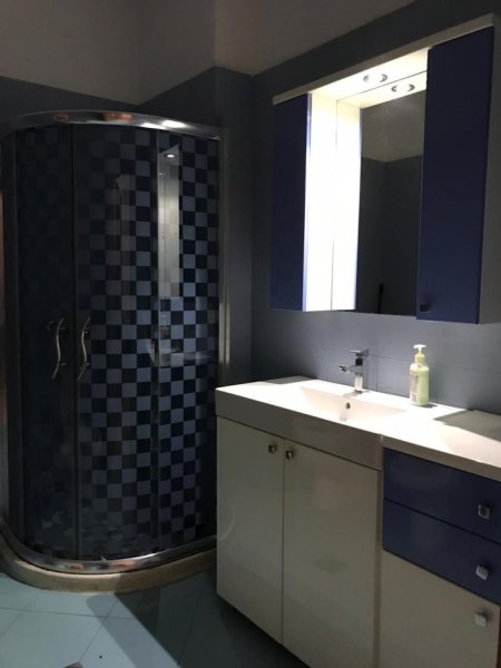 Tirane, jepet me qera 1+1 Kati 7, 450 € 