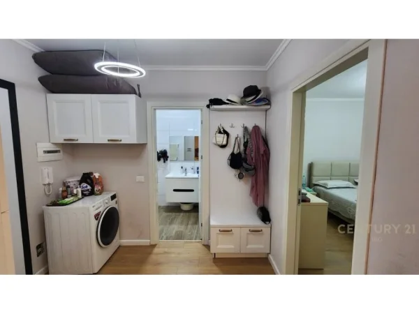 Tirane, shitet apartament 1+1 Kati 5, 69 m² 130.000 € (YZBERISHT)