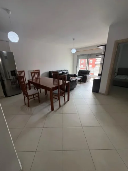 Tirane, jepet me qera apartament 2+1+Ballkon Kati 5, 120 m² 450 € 