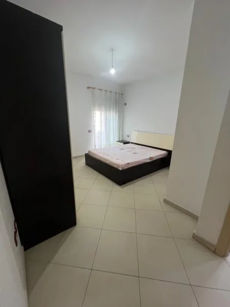 Tirane, jepet me qera apartament 2+1+Ballkon Kati 5, 120 m² 450 € 