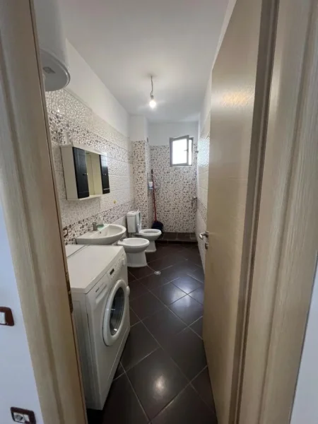 Tirane, jepet me qera apartament 2+1+Ballkon Kati 5, 120 m² 450 € 