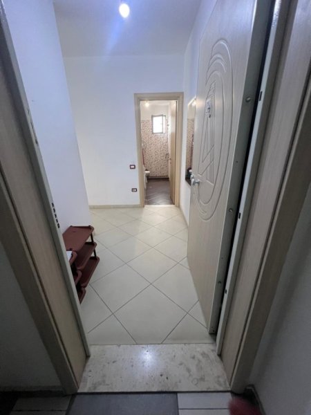Tirane, jepet me qera apartament 2+1+Ballkon Kati 5, 120 m² 450 € 