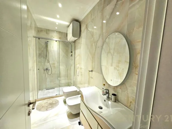 Tirane, jepet me qera apartament 2+1+Ballkon Kati 4, 1.200 m² 1.200 € 