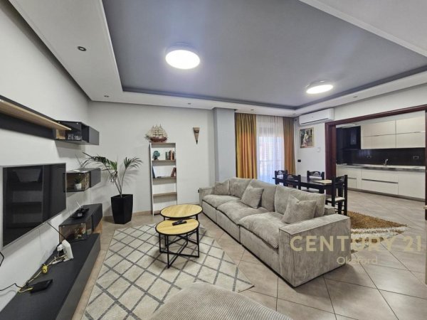 Tirane, jepet me qera apartament 3+1+Aneks+Ballkon Kati 5, 159 m² 750 € (Xhamlliku)