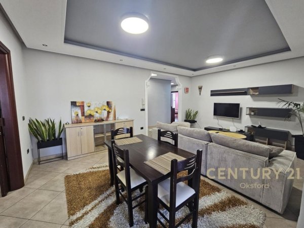 Tirane, jepet me qera apartament 3+1+Aneks+Ballkon Kati 5, 159 m² 750 € (Xhamlliku)