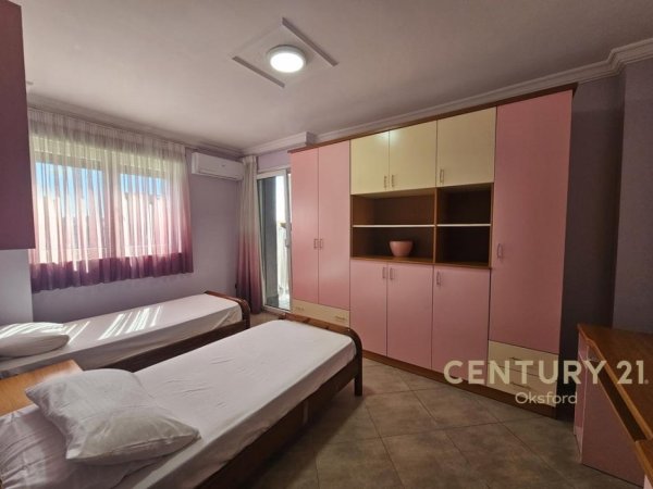 Tirane, jepet me qera apartament 3+1+Aneks+Ballkon Kati 5, 159 m² 750 € (Xhamlliku)
