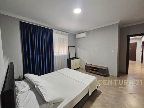 Tirane, jepet me qera apartament 3+1+Aneks+Ballkon Kati 5, 159 m² 750 € (Xhamlliku)
