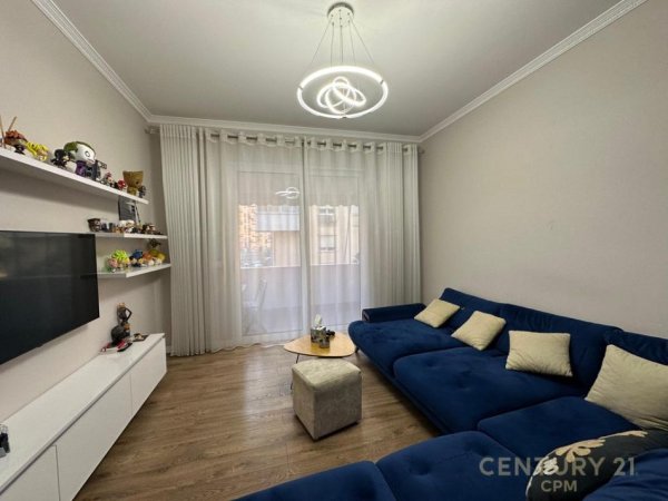 Tirane, jepet me qera apartament 2+1+Aneks+Ballkon Kati 1, 120 m² 1.000 € (Komuna Parisit)