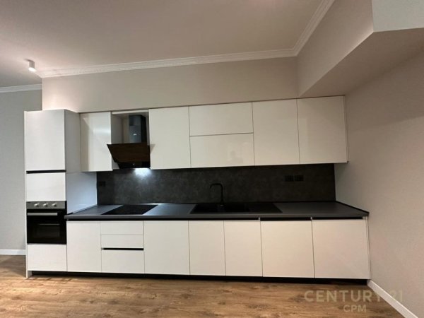 Tirane, jepet me qera apartament 2+1+Aneks+Ballkon Kati 1, 120 m² 1.000 € (Komuna Parisit)