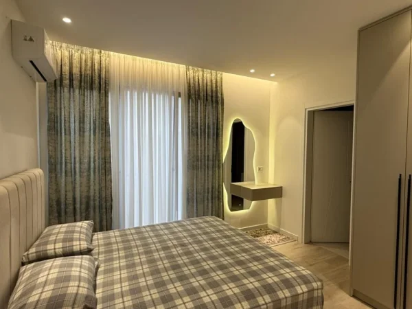 Tirane, jepet me qera apartament 1+1 Kati 5, 700 € 