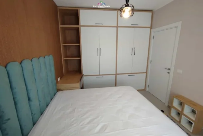 Tirane, jepet me qera apartament 1+1+Ballkon Kati 8, 70 m² 500 € (Gryka e Kacanikut)