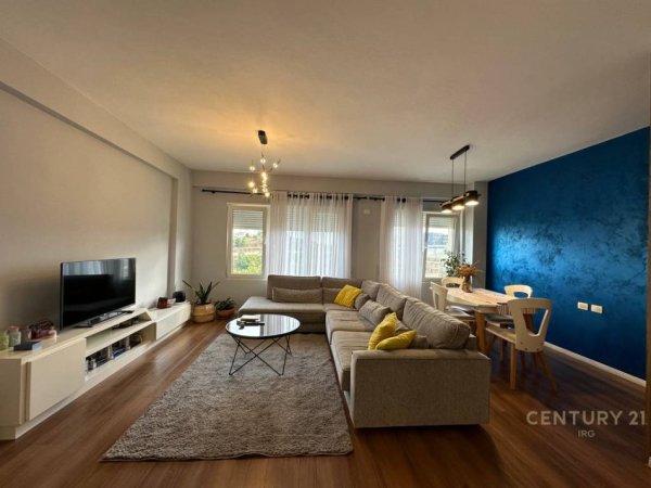 Tirane, jepet me qera apartament duplex 2+1 Kati 1, 120 m² 1.000 € (Kodra e Diellit 2)
