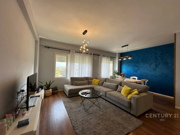 Tirane, jepet me qera apartament duplex 2+1 Kati 1, 120 m² 1.000 € (Kodra e Diellit 2)