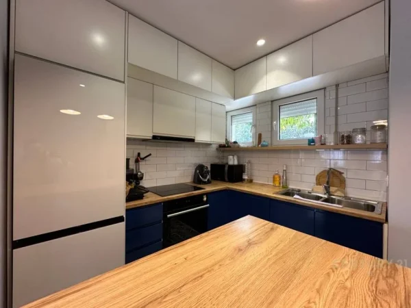 Tirane, jepet me qera apartament duplex 2+1 Kati 1, 120 m² 1.000 € (Kodra e Diellit 2)