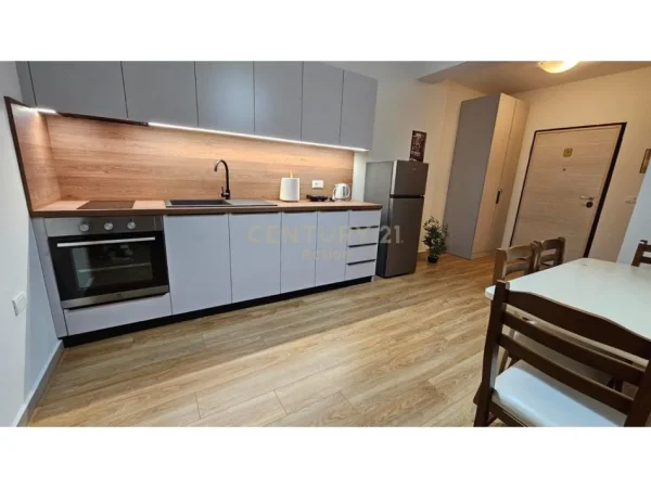 Tirane, jepet me qera apartament 2+1 Kati 1, 64 m² 650 € 