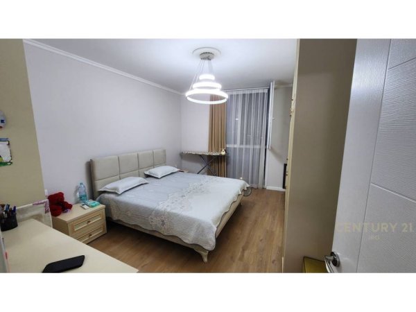 Tirane, shitet apartament 1+1 Kati 5, 69 m² 130.000 € (Yzberisht)