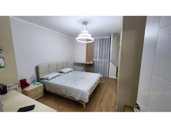 Tirane, shitet apartament 1+1 Kati 5, 69 m² 130.000 € (Yzberisht)
