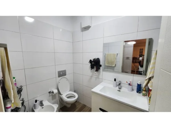 Tirane, shitet apartament 1+1 Kati 5, 69 m² 130.000 € (Yzberisht)