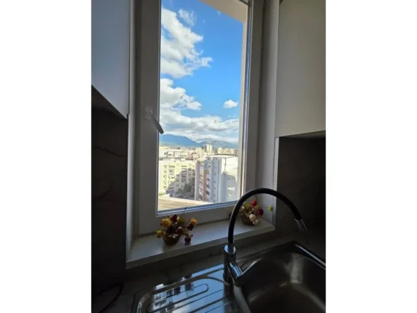 Tirane, jepet me qera apartament 2+1+Ballkon Kati 7, 90 m² 1.000 € 