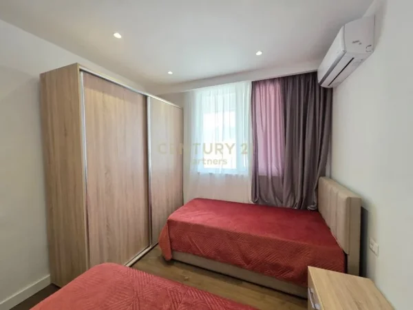 Tirane, jepet me qera apartament 2+1+Ballkon Kati 7, 90 m² 1.000 € 