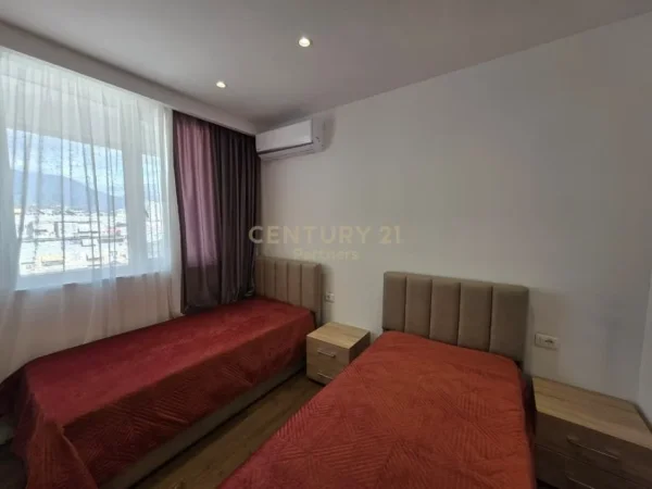Tirane, jepet me qera apartament 2+1+Ballkon Kati 7, 90 m² 1.000 € 