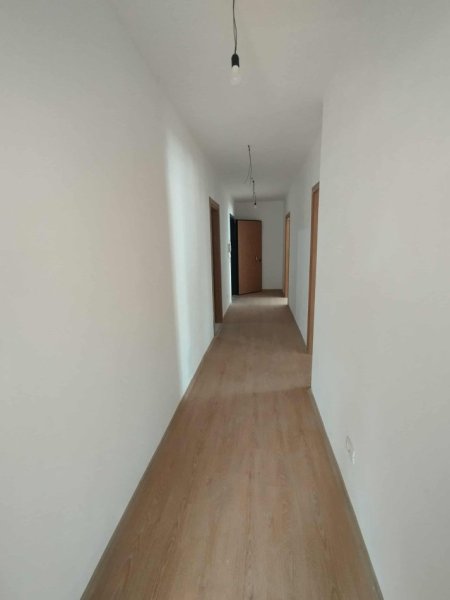 Tirane, jepet me qera apartament 3+1 Kati 5, 450 € 