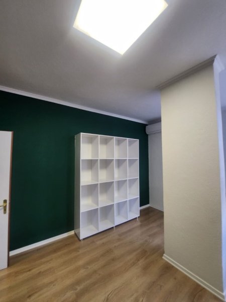 Tirane, jepet me qera zyre Kati 4, 73 m² 800 € (Sheshi willson)