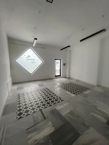 Tirane, jepet me qera dyqan Kati 0, 50 m² 400 € (Kodra e Diellit)