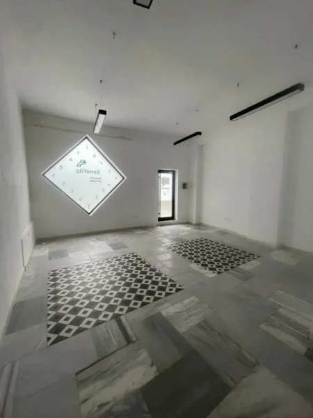 Tirane, jepet me qera dyqan Kati 0, 50 m² 400 € (Kodra e Diellit)