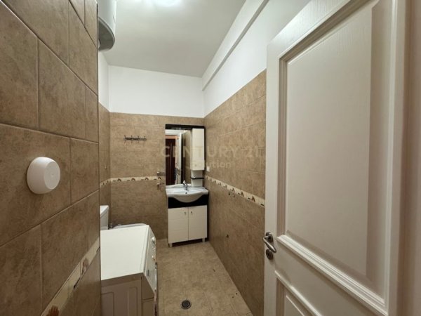 Tirane, jepet me qera apartament 2+1 Kati 4, 100 m² 550 € 