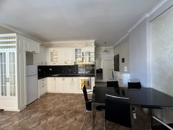 Tirane, jepet me qera apartament 2+1 Kati 4, 100 m² 550 € 