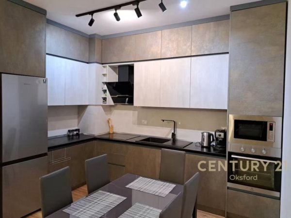 Tirane, jepet me qera apartament 2+1+Aneks+Ballkon Kati 8, 109 m² 1.300 € (Pazari i Ri)