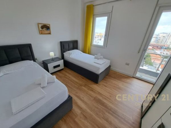 Tirane, jepet me qera apartament 2+1+Aneks+Ballkon Kati 8, 109 m² 1.300 € (Pazari i Ri)