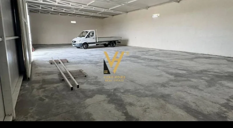 Tirane, jepet me qera magazine Kati 0, 340 m² 1.500 € (KAMEZ)