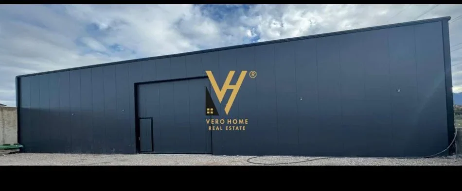 Tirane, jepet me qera magazine Kati 0, 340 m² 1.500 € (KAMEZ)