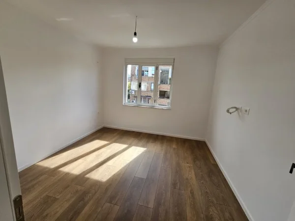 Tirane, shitet apartament 2+1 Kati 4, 77 m² 155.000 € (ALI DEM)