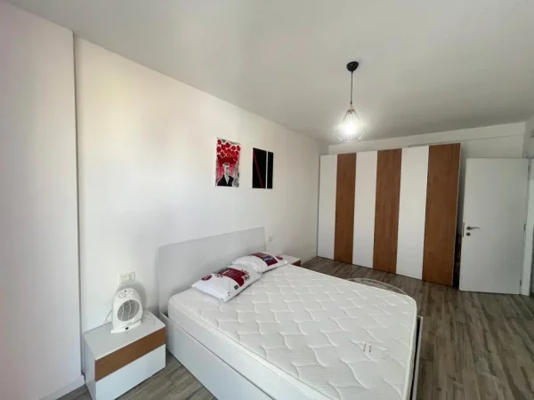 Tirane, jepet me qera apartament 2+1+Ballkon Kati 4, 100 m² 650 € (Astir Future Home)