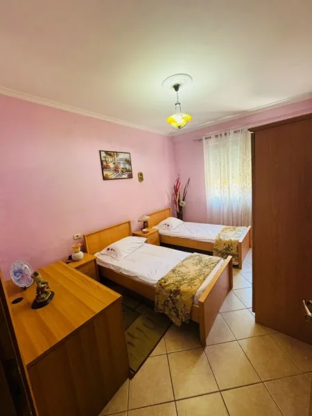 Tirane, jap me qera apartament 2+1+Ballkon Kati 3, 550 € (Teodo Keko)