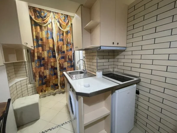 Tirane, jepet me qera apartament 1+1 Kati 2, 370 € 