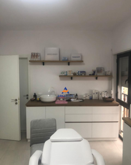 Tirane, shitet apartament 3+1 Kati 8, 116 m² 261.000 € (RRUGA GJON BUZUKU, PRANE VILA GOLD, SELVIA)