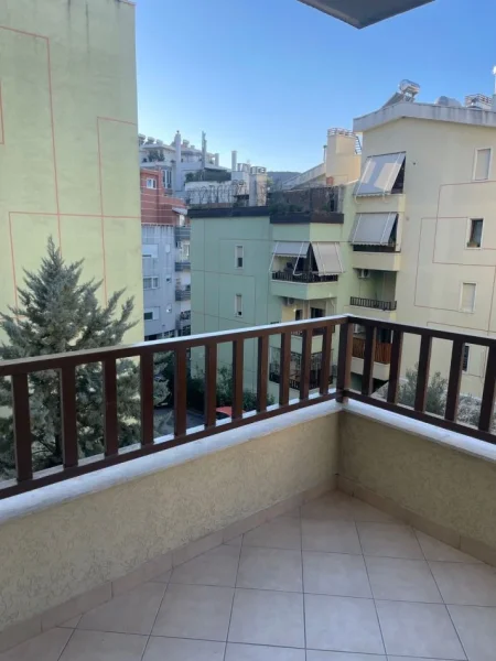 Tirane, jepet me qera apartament 2+1+Ballkon Kati 2, 450 €