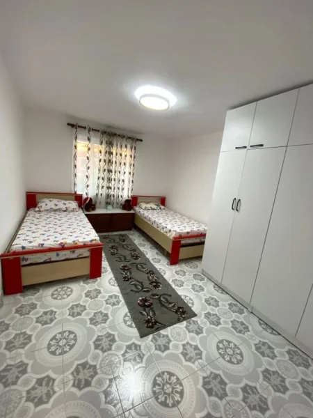 Tirane, jepet me qera apartament 2+1 Kati 4, 600 € 