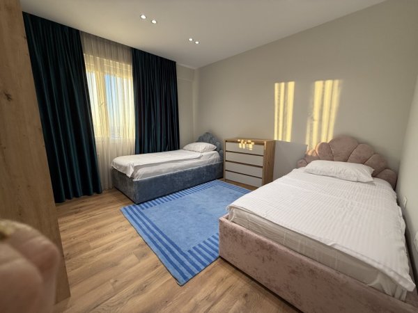 Tirane, jepet me qera apartament 2+1+Ballkon Kati 13, 112 m² 800 € (Rr. Arben Broci te kthesa e Kamzes)